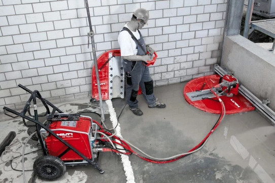 Алмазная резка стенорезной машинкой