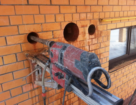 Алмазное бурение кирпича